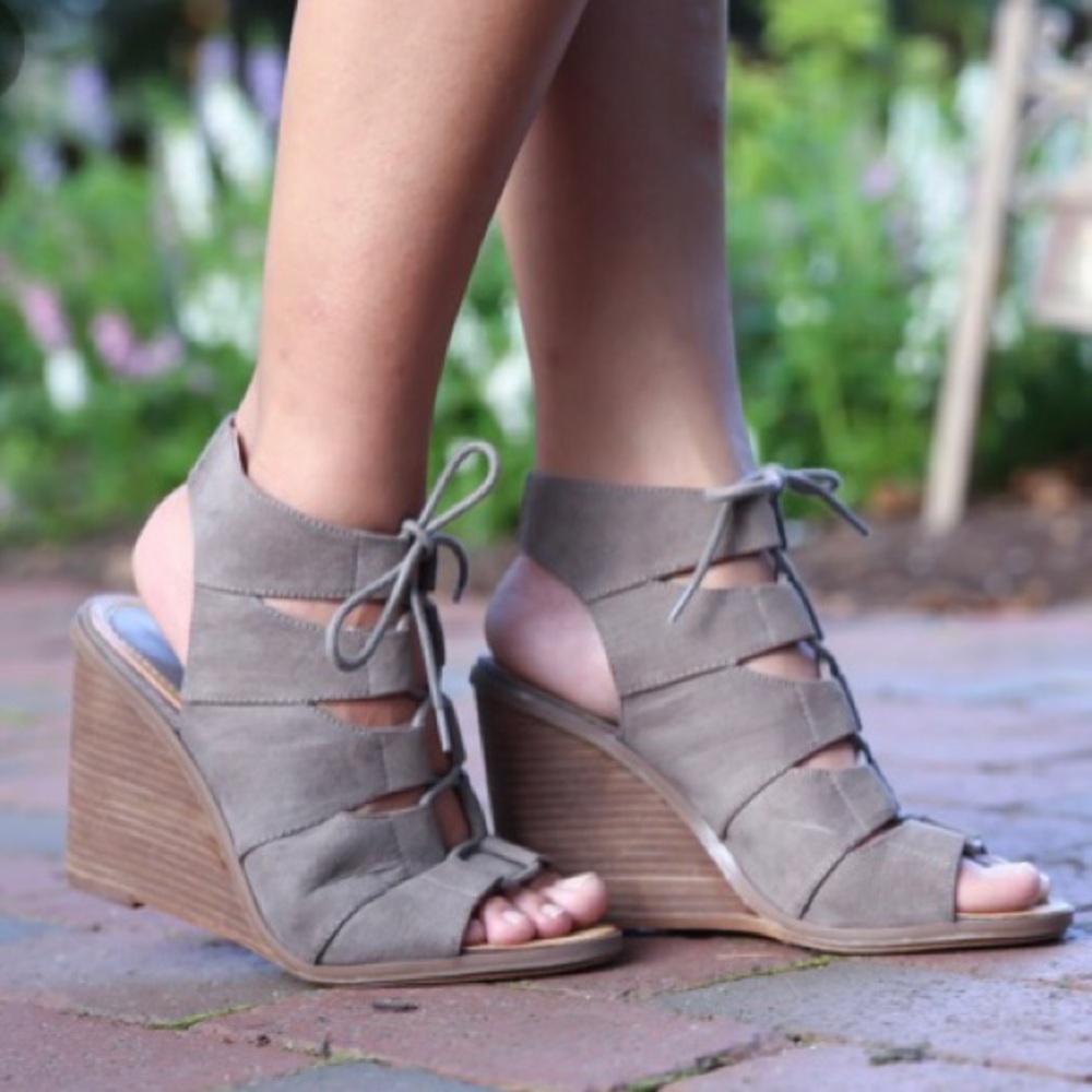 Melrose and Market Calista Fab Wedge Sandals